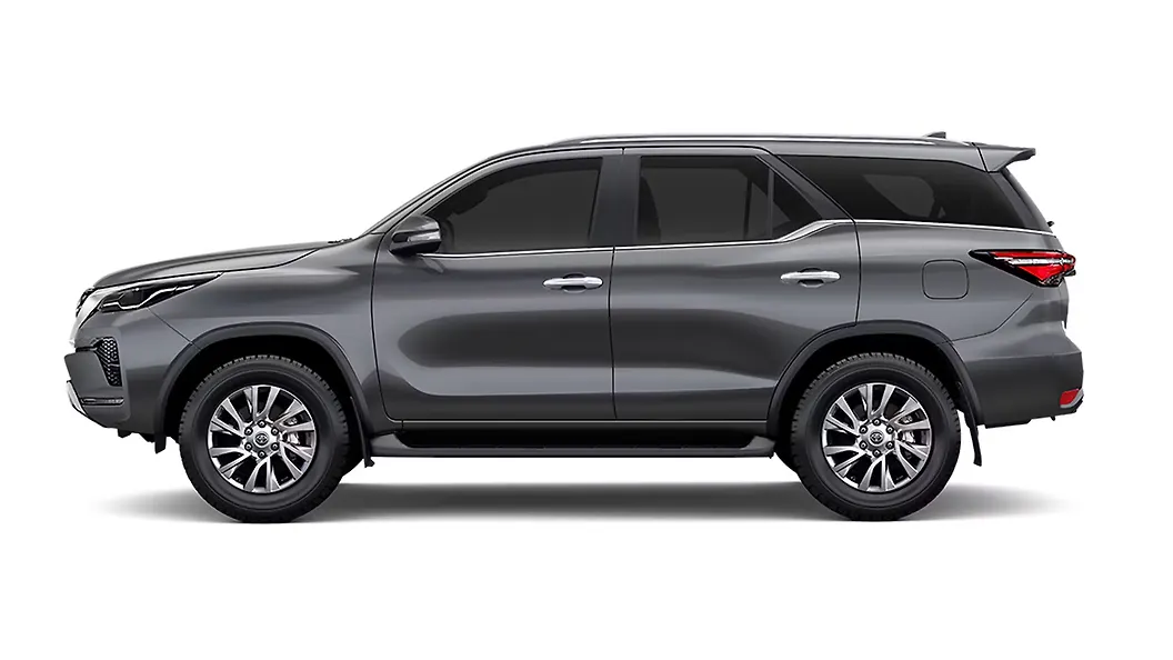 Fortuner in Sparkling Black Crystal Shine