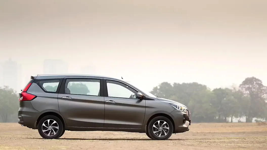 Toyota New Rumion Right Side View