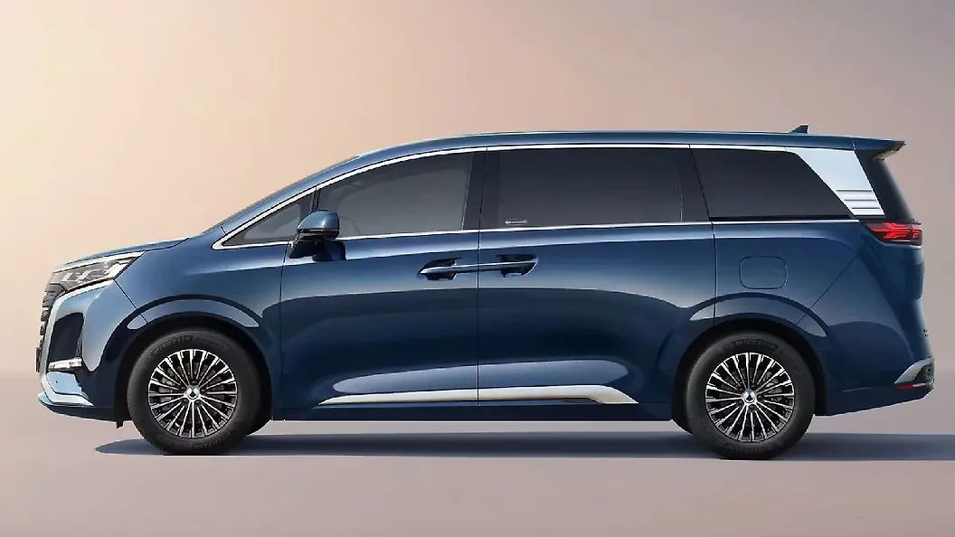Denza D9 Left Side View