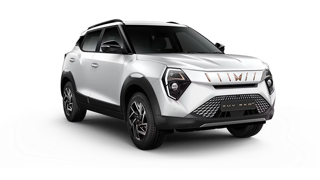 XUV 3XO EV in Everest White